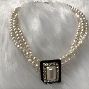 PEARL CHOKER w/ BLACK PENDANT